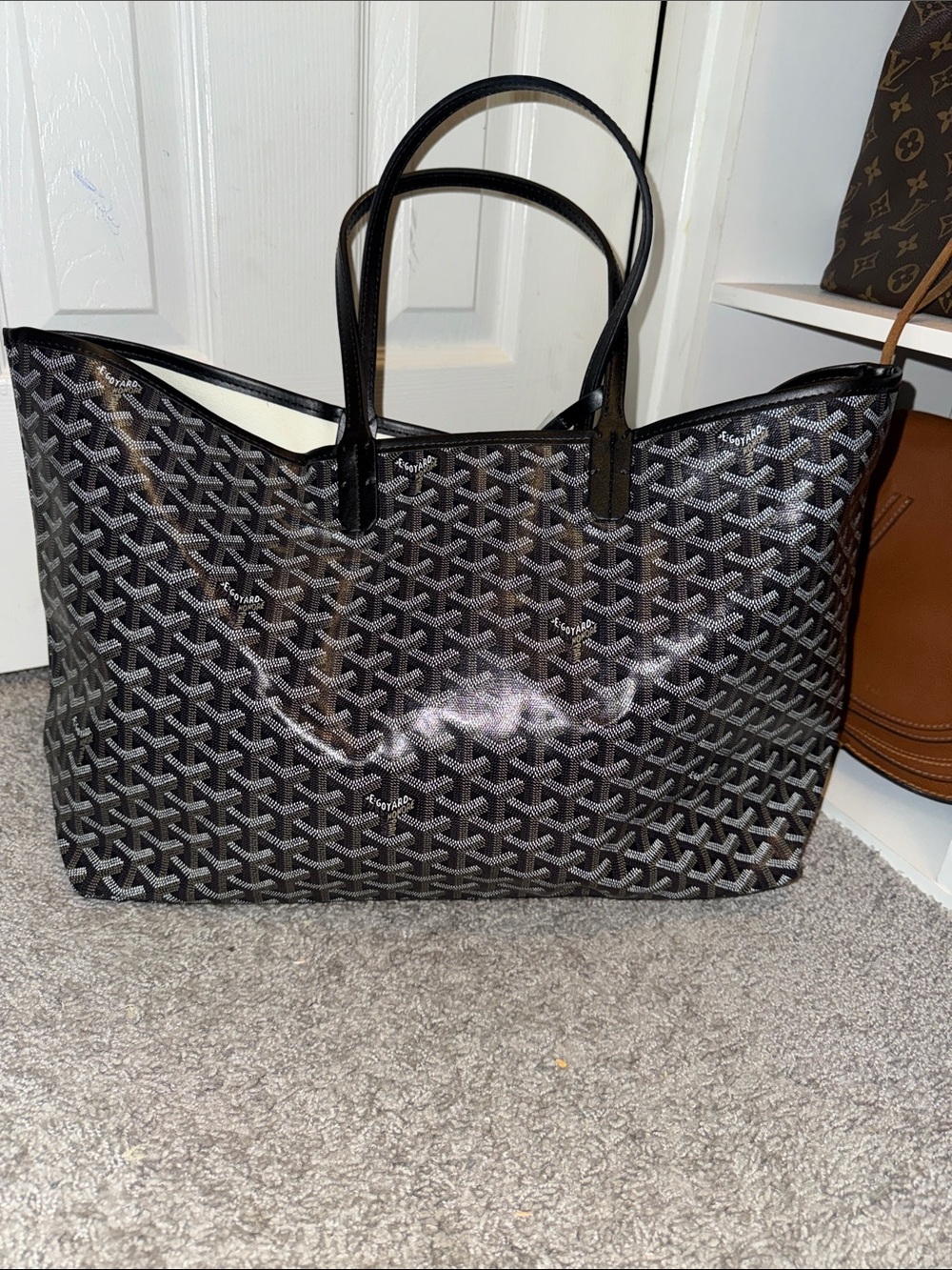 Stylist black tote